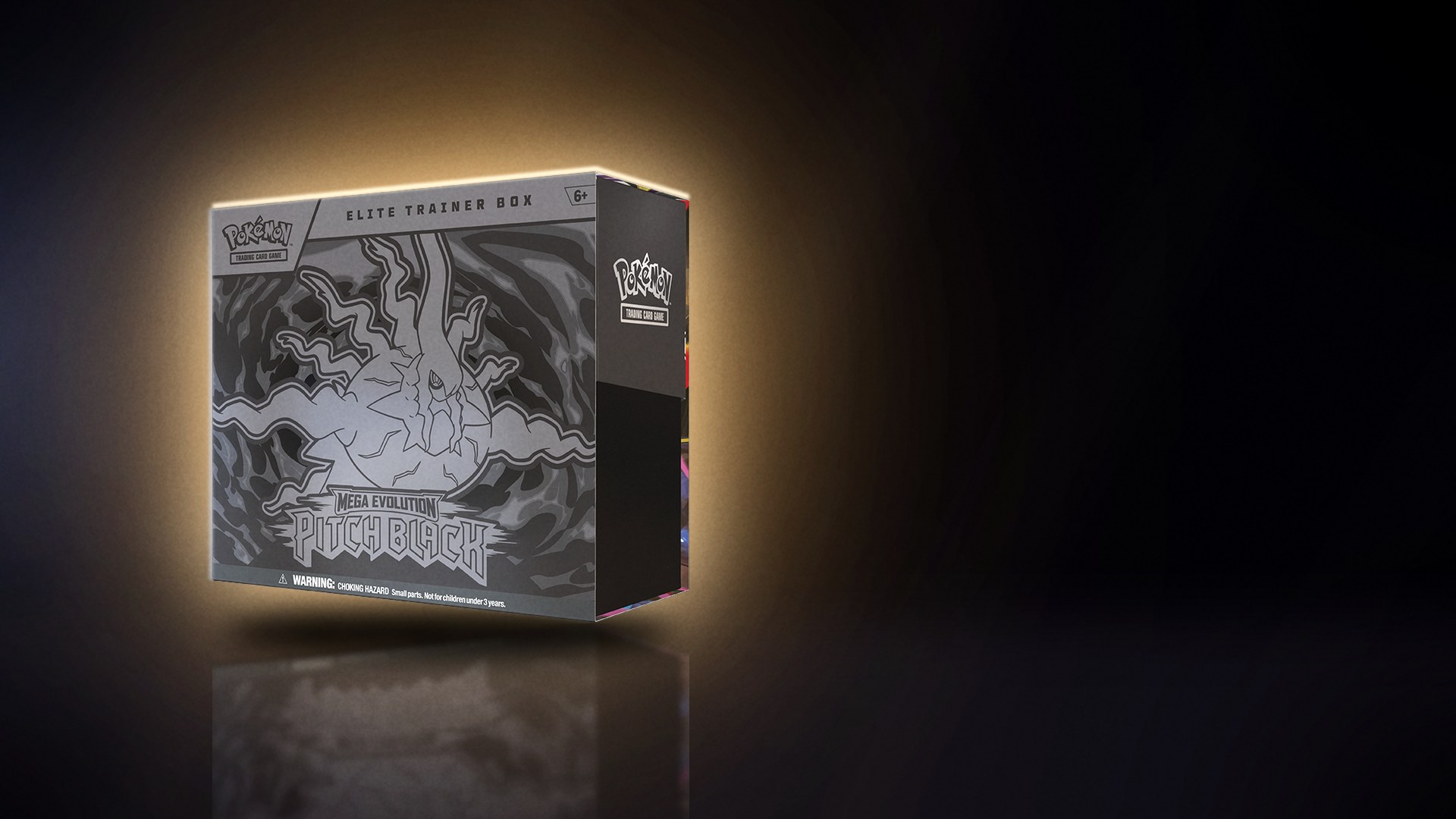 De verzegelde Pitch Black Elite Trainer Box in het donker, warm aangelicht